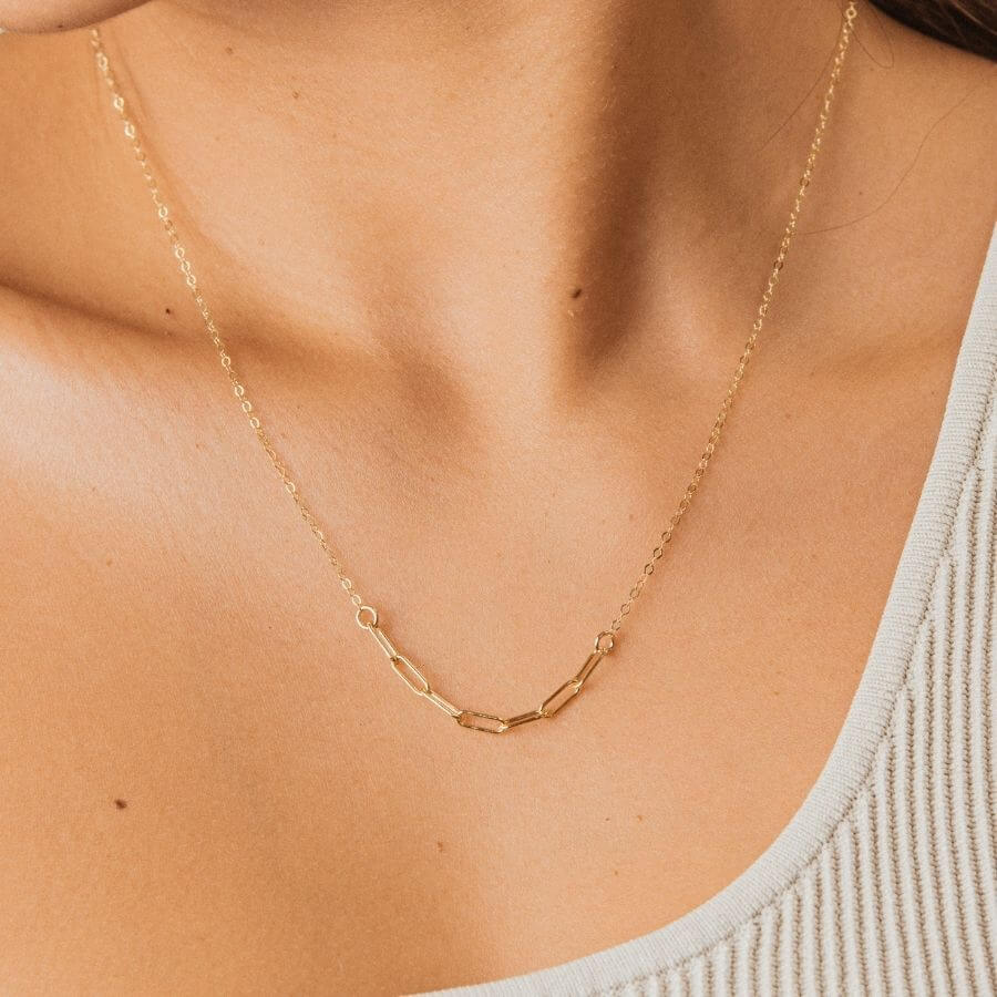 Mixed Chain Bar Necklace from Kolohe's Upcycled Collection. These jewelry pieces are sourced from extra raw material so every piece is sustainable in design. 14K Gold Fill and Sterling Silver Jewelry that is tarnish and water resistant.