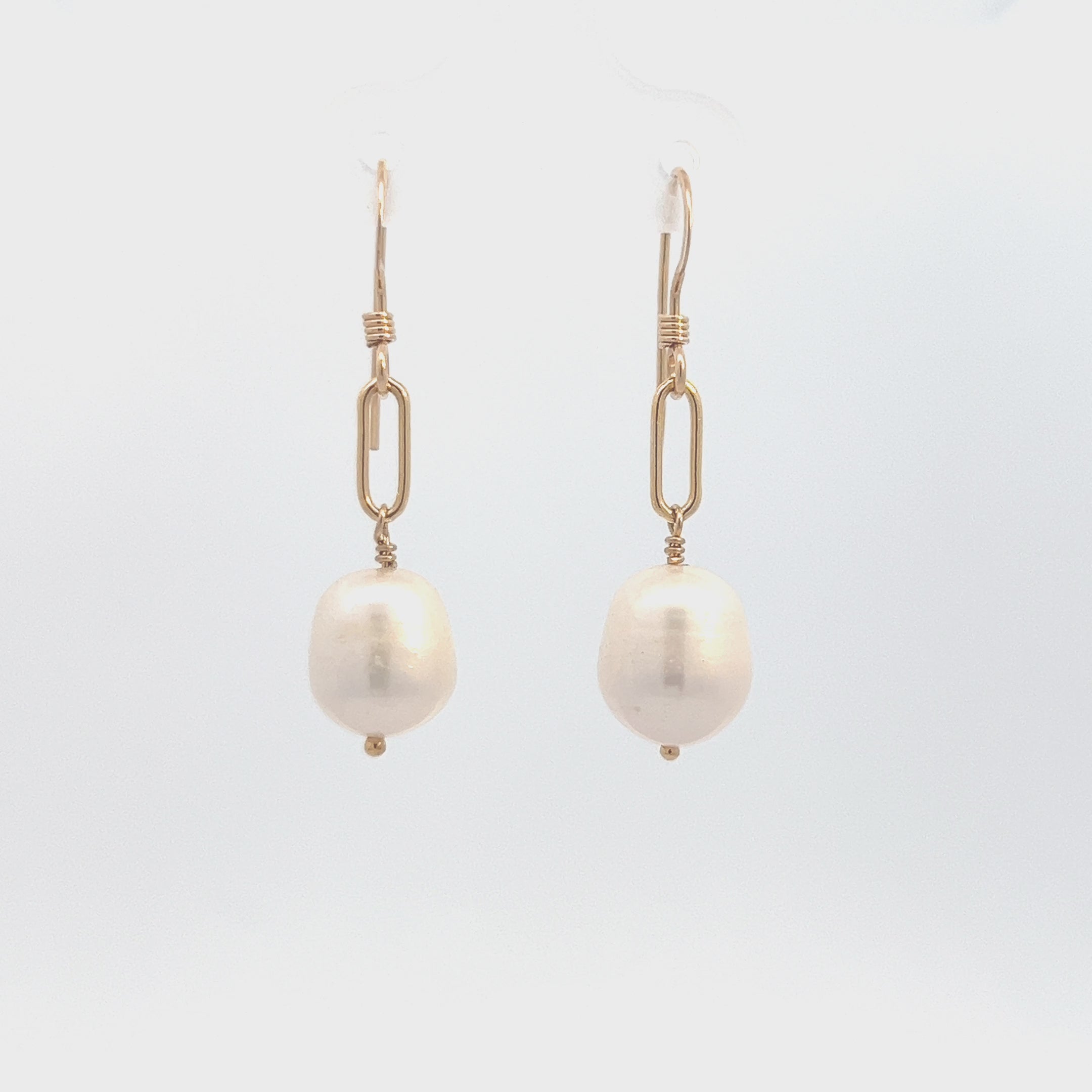 Selene Pearl Earrings