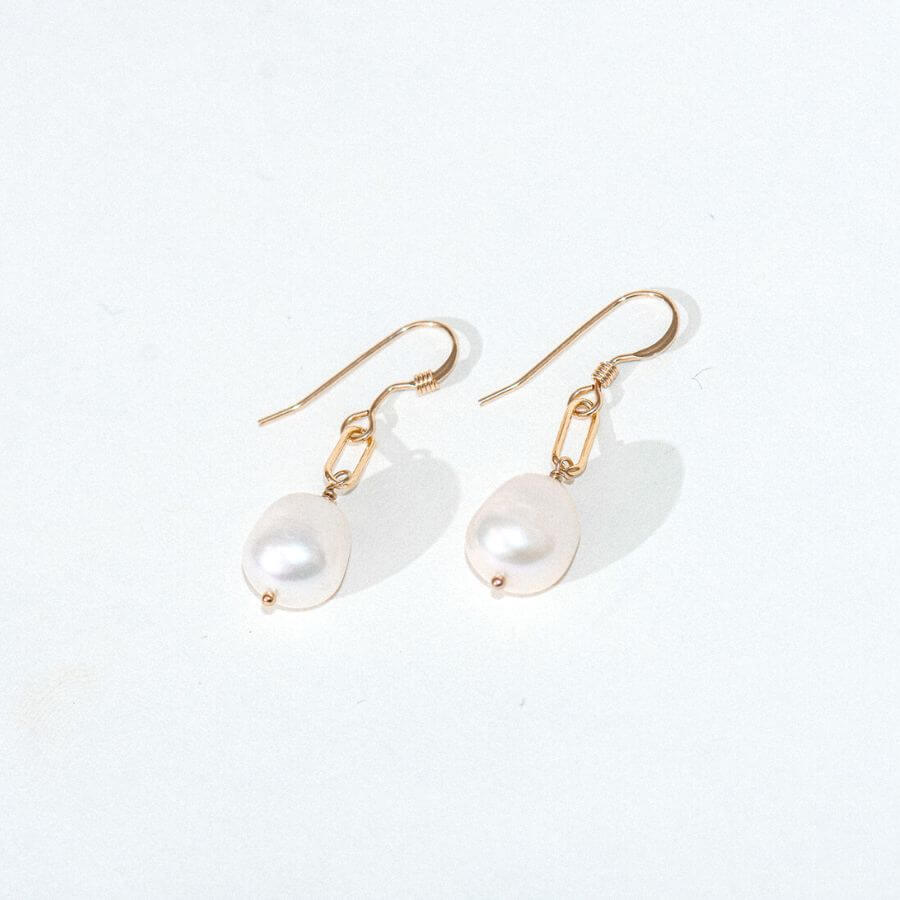 Selene Pearl Earrings